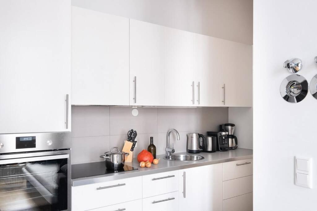 Sc 05 By Rockchair L Superhost Status L 2 Bedrooms Boxspringbeds Balcony Elevator - Cozy Family & Business Flair Welcomes You! Appartement Berlijn