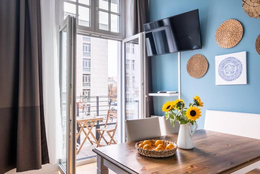 Appartement Sc 05 By Rockchair L Superhost Status L 2 Bedrooms Boxspringbeds Balcony Elevator - Cozy Family & Business Flair Welcomes You!