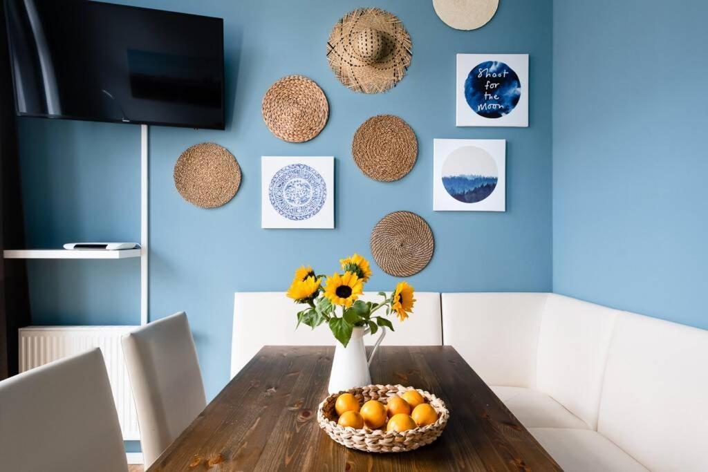 Appartement Sc 05 By Rockchair L Superhost Status L 2 Bedrooms Boxspringbeds Balcony Elevator - Cozy Family & Business Flair Welcomes You!